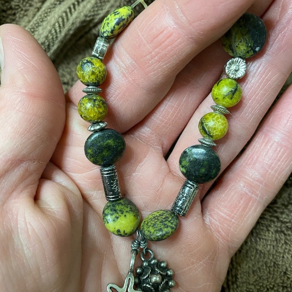 🐝 2/$10 Two pretty fashion bracelets - Picture 3 of 4